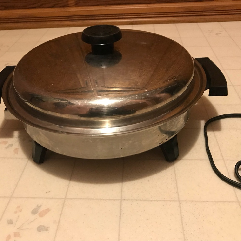 Lifetime liquid core electric skillet